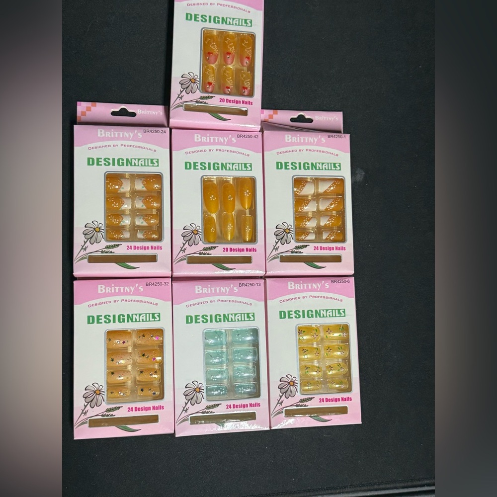 NEW 7 Pack Brittny Design Nails Set